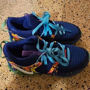 Nike Youth LeBron basketball sneaker